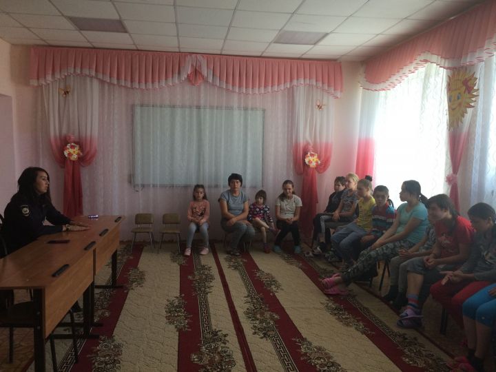Полицейские провели профилактическую беседу с детьми Кукморского центра "Милосердие"