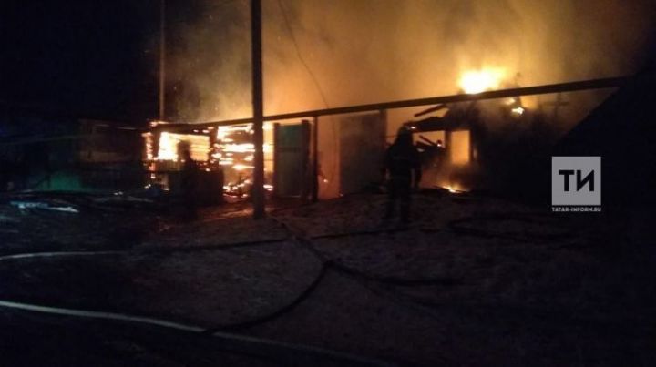 На крупном пожаре в Татарстане погиб пожилой мужчина