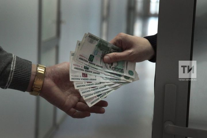 В Кукморе мужчина незаконно снял более 10 тысяч рублей с карты своей соседки