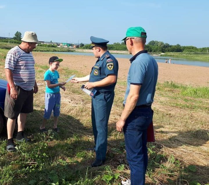 Полиция и МЧС проводят рейды на водоемах Кукморского района