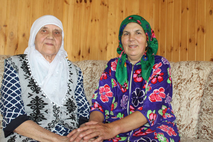 Ядегәрдән Мәгъмүрә Бикбаева белән Наилә Хаҗиева – олыгайган көннәрендә бер-берсенә ныклы терәк