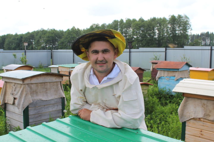 Рифнур Мингазов из Кукморского района на средства гранта занялся пчеловодством