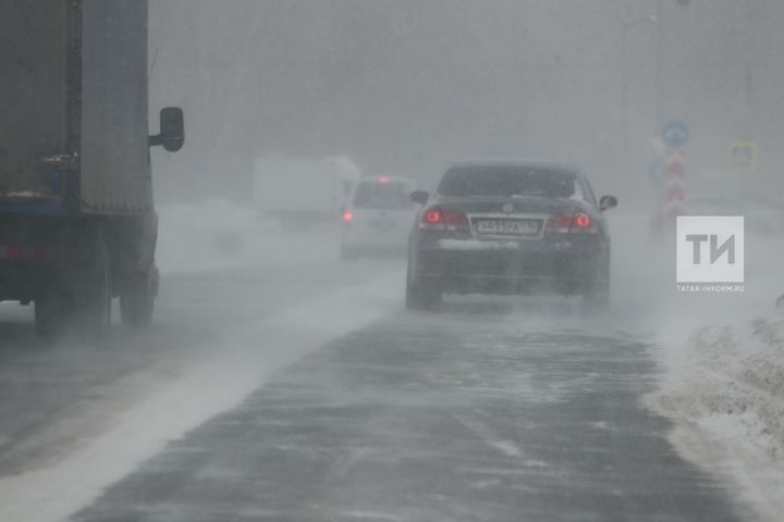 ГИБДД призывает татарстанцев к осторожности на дорогах в непогоду