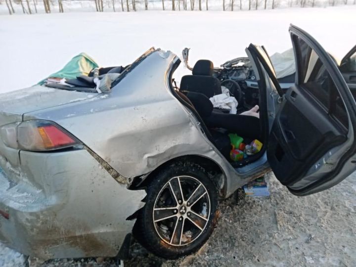 В Татарстане ребенок выжил в страшном ДТП благодаря автокреслу