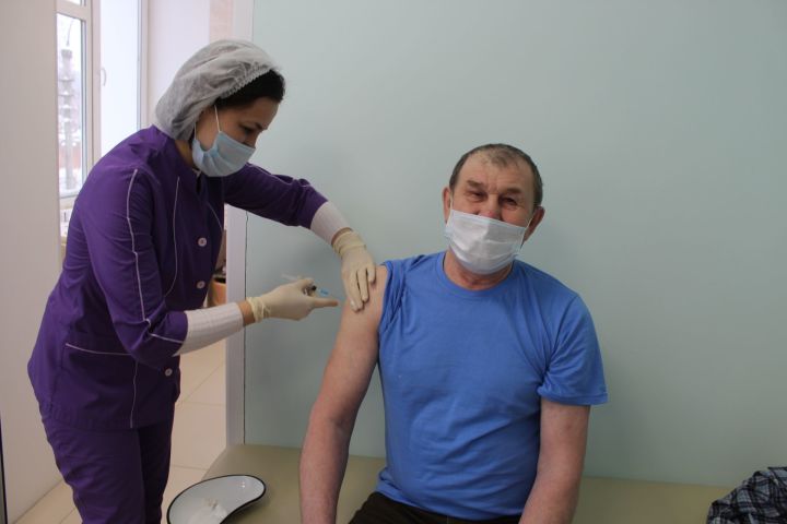 В Кукморе идет вакцинация против коронавируса