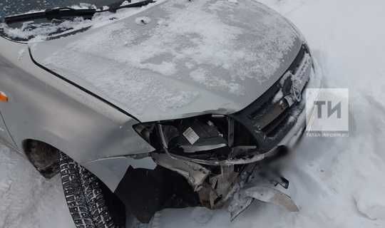 В Татарстане неуправляемый автомобиль с мертвым водителем протаранил шесть машин