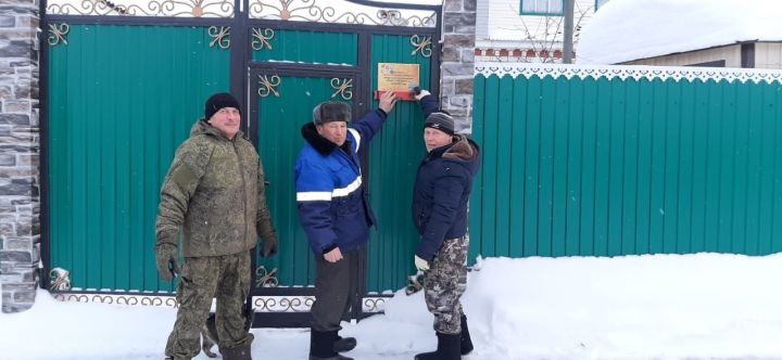 В Кукморском районе установили именные таблички на домах ветеранов войны