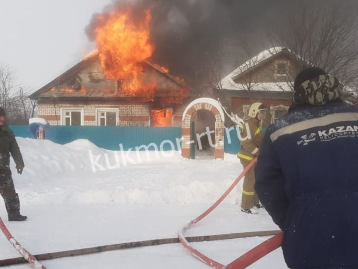 Огонь уничтожил дом и часть бани в Кукморском районе