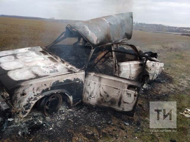 В Кукморском районе легковушка загорелась на ходу и взорвалась, пострадал водитель авто