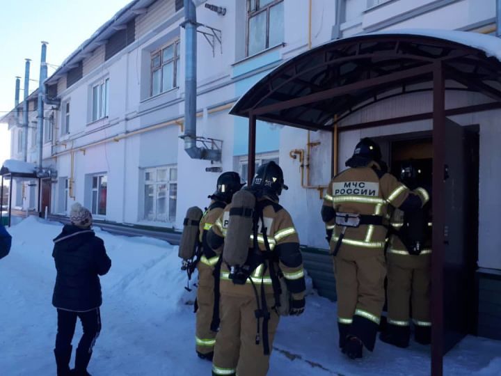 Житель Кукмора уснул, оставив на включенной плите еду