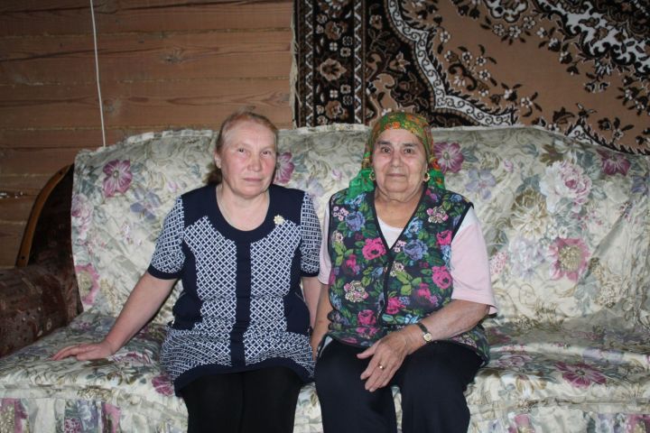 В Кукморском районе появилась единственная приемная семья, которая взяла под опеку бабушку