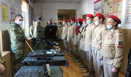 Росгвардейцы Татарстана провели урок мужества и патриотизма для юнармейцев