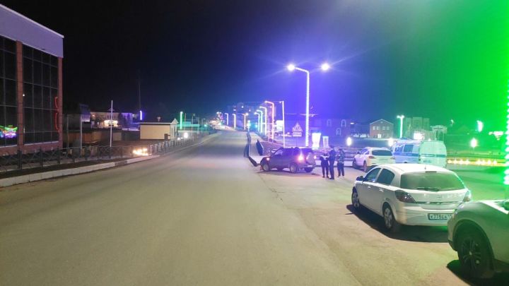 В Кукморе скейтбордист врезался в автомобиль