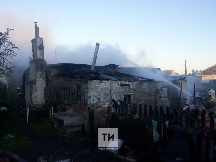 В Татарстане в сгоревшем доме пожарные нашли тело женщины
