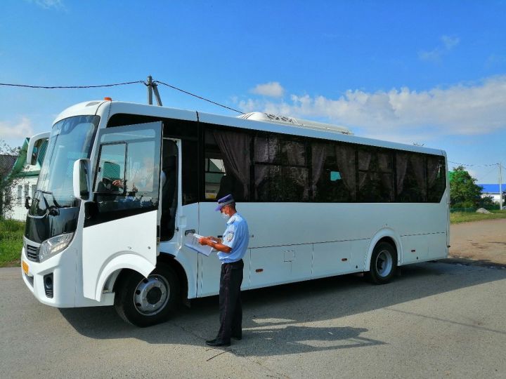 В Кукморе проходит профилактическое мероприятие по проверке перевозки группы детей автобусами