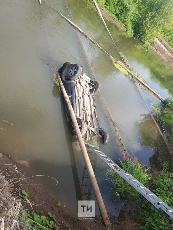 В Татарстане из реки подняли Land Rover с двумя погибшими мужчинами