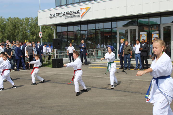 Рустам Минниханов открыл в Кукморе спортивный зал «Барс-Арена»