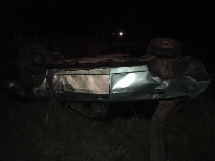 Водитель и пассажир легковушки пострадали, вылетев с дороги в кювет в Кукморском районе