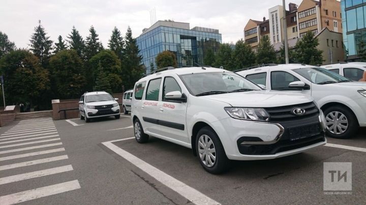 Алексей Песошин вручил ключи от автомобилей Кукморской центральной районной больнице