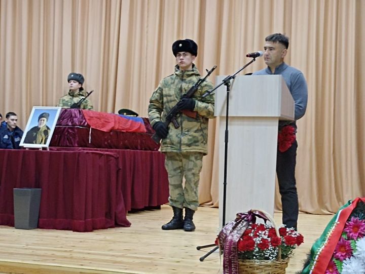 В Кукморском районе простились с погибшим на Украине Айнуром Шарафиевым