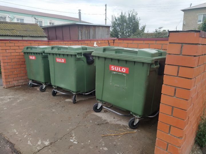 Жителям Кукморского района рассказали, какой мусор нельзя бросать в мусорный контейнер
