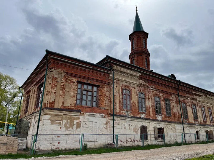 В Кукморском районе продолжаются противоаварийные работы в мечети 18 века