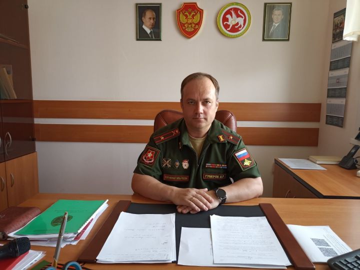 Кукмара районы хәрби комиссары Альберт Гомәров контракт нигезендә хезмәт итү турында сөйләде