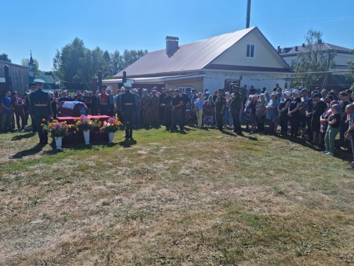 В Кукморском районе простились с погибшим на Украине Тимуром Искандировым