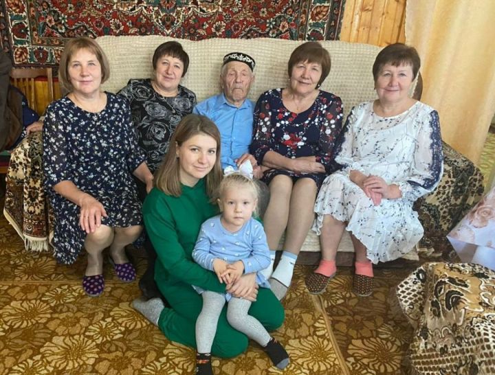 Вахит авылында яшәүче Салих  Сөләйманов 95 яшьлек юбилеен билгеләп үтте
