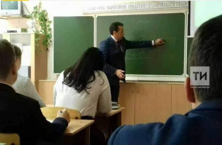 Путин увеличил число премий учителям за достижения в педагогике