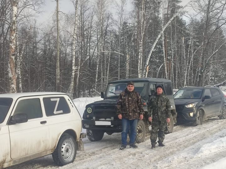 Махсус хәрби операциядә катнашучыларга «Нива» һәм «УАЗик» машиналары тапшырылды