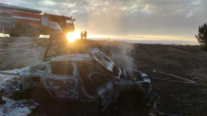 Кукмара районында җиңел автомобиль янган