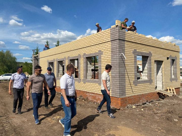 Сергей Димитриев ознакомился с ходом ремонтных работ на объектах Кукморского района