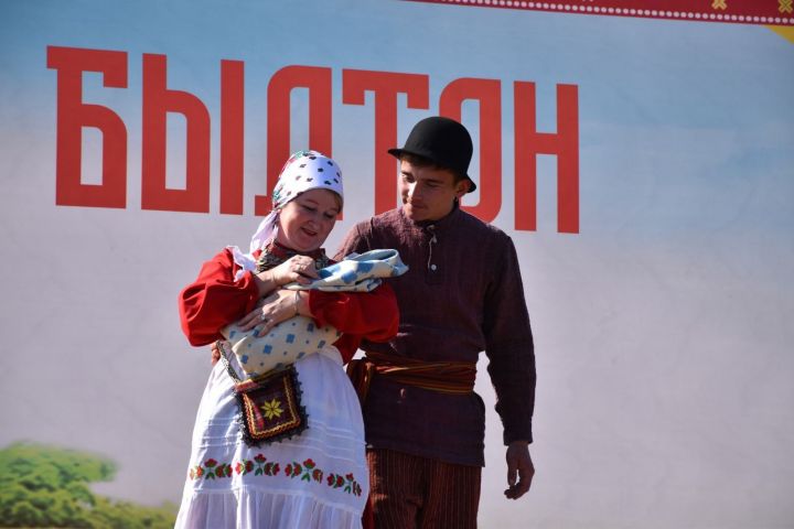 Главную красавицу и главного батыра выбрали на празднике удмуртской культуры «Гырон Быдтон» в Кукморском районе