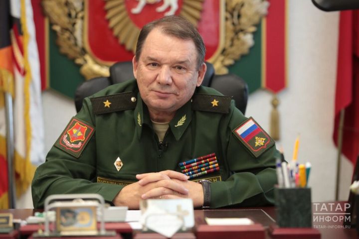 Военный комиссар Татарстана поздравил военнослужащих и ветеранов с Днем танкиста