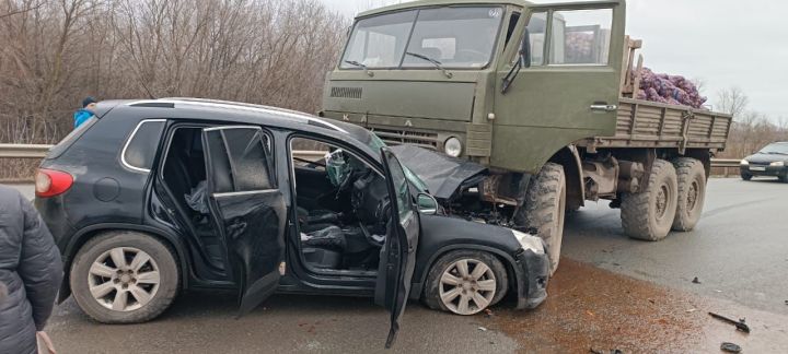 В Кукморском районе произошло ДТП, двое пострадали