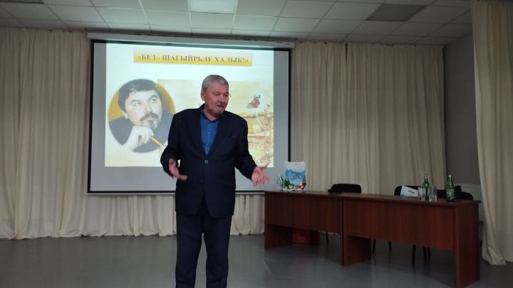 Без — шагыйрьле халык: Зур Сәрдек гимназиясендә якташыбыз, Татарстанның халык шагыйре Газинур Морат белән очрашу булды