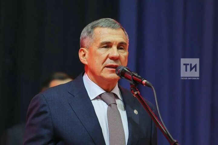 Рустам Минниханов поздравил жителей Татарстана с Днём добровольца