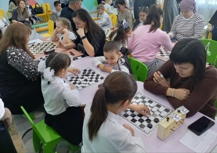В детском саду  «Радуга»  прошел семейный шахматный фестиваль «Золотая пешка»