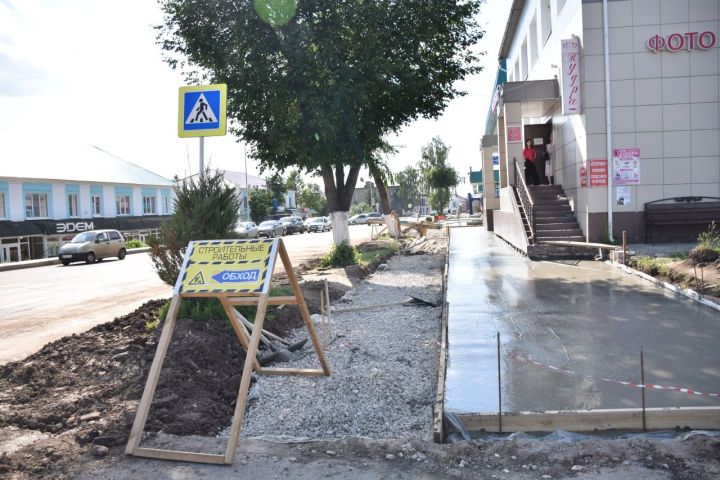 В Кукморе ведутся работы по благоустройству центральной улицы