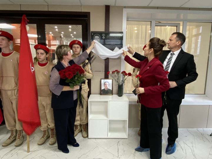 Кукмарада Геройның исеме мәңгеләштерелде