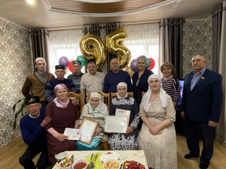 Жительница села Балыклы Кукморского района Равиля Мусина отметила 95-летний юбилей
