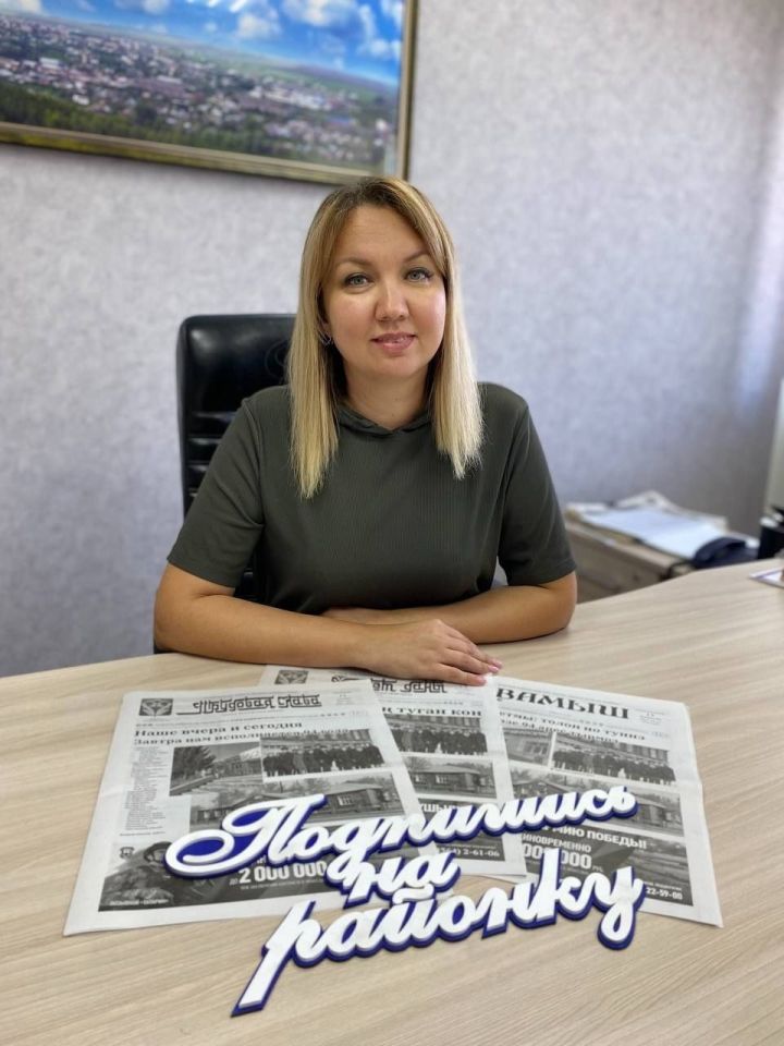 Главный редактор газеты «Хезмет даны» Эльвира Миннахметова поздравила журналистов, ветеранов печати и читателей с праздником