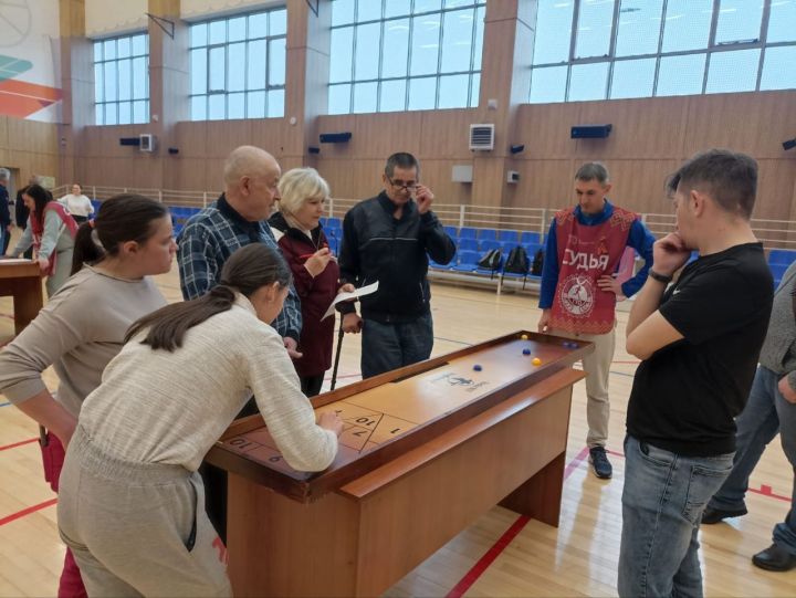 Кукмарада физик мөмкинлекләре чикләнгән кешеләр арасында өстәл уеннары буенча ярыш узды