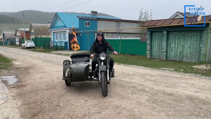 Зур Кукмарадан Илнур Нурмөхәммәтов  1949 елгы мотоциклы белән парадта катнашачак
