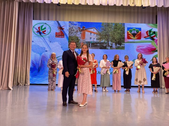 Кукмарада медицина хезмәткәрләре һөнәри бәйрәмнәрен билгеләп үтте