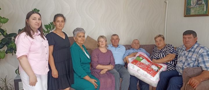 Чарлы авылында яшәүче Леонид Харжавин 90 яшьлеген билгеләп үтте