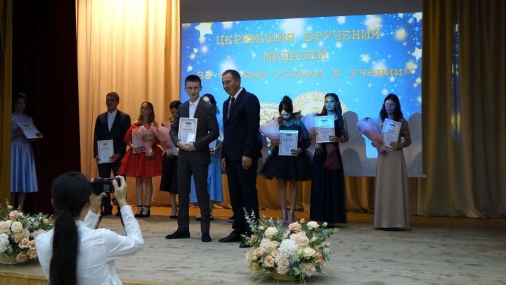 В Кукморе прошел выпускной бал