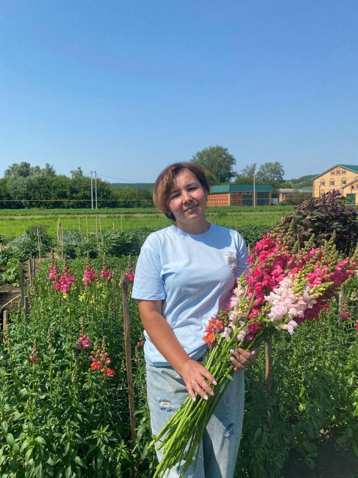 Альбина Шарипова из Кукморского района: «Цветы — это моя энергия, мои маленькие дети»