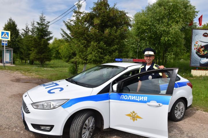 Госавтоинспектор Кукмора Рустам Нуреев: Свою службу всегда начинаю с улыбкой на лице